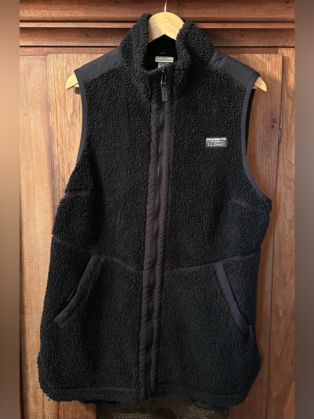 EUC L.L. Bean Women’s Black Sherpa Long Zip-Up Vest Size XL Petite.